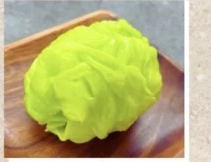 葉っぱを丸めてレタスの形に