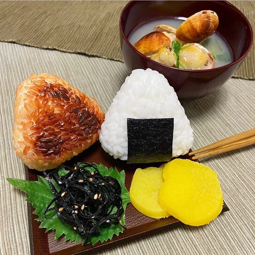 おにぎりと卵焼き