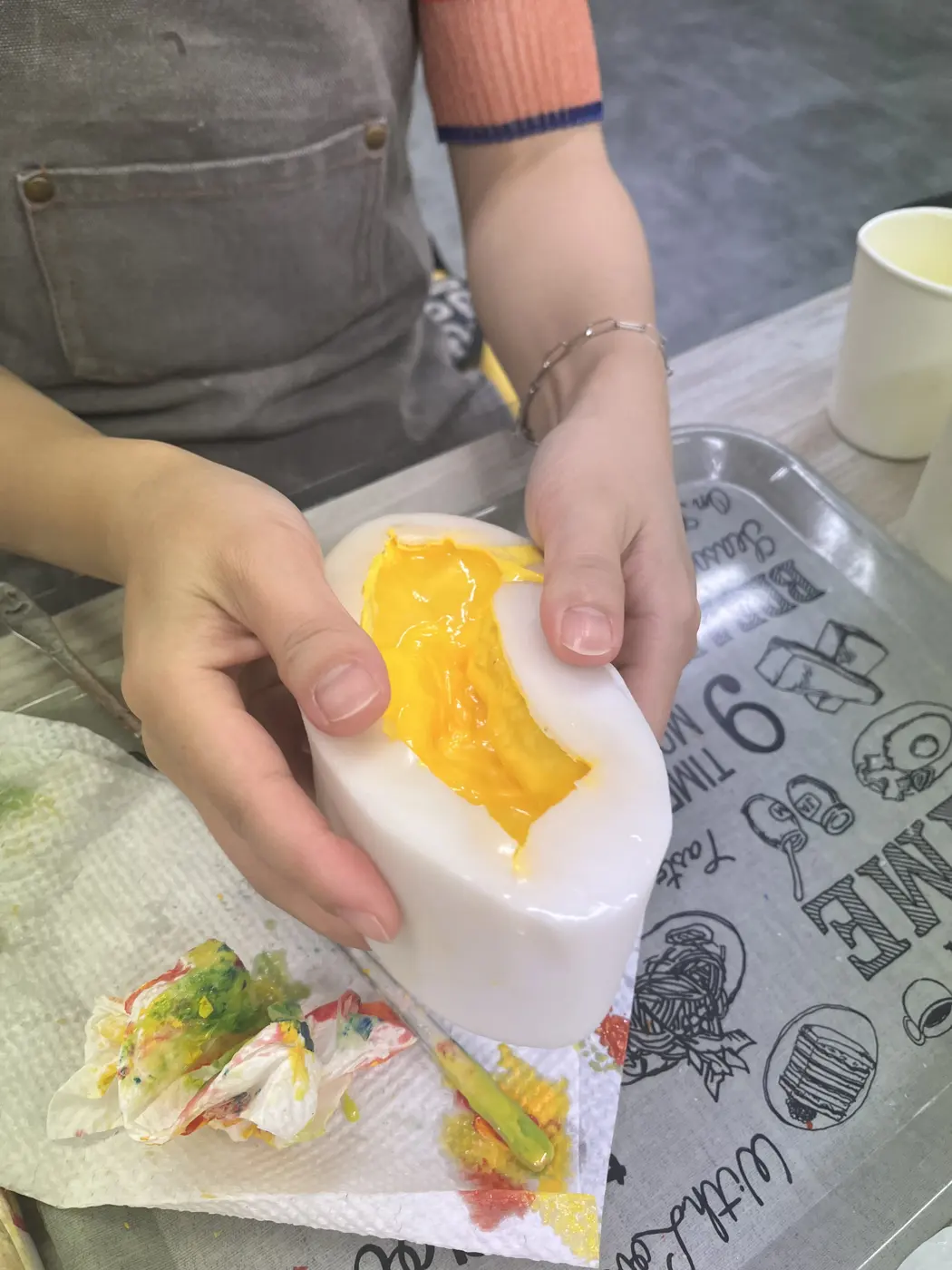 オムライスの卵をかぶせる