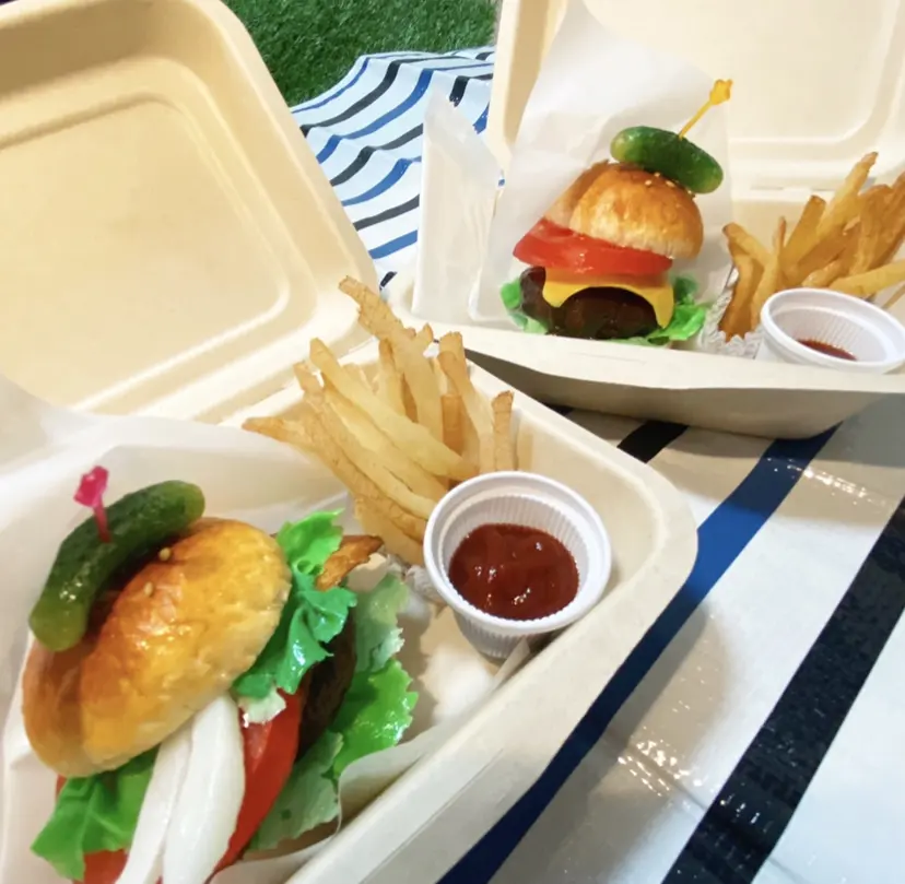 テイクアウトのハンバーガー